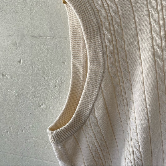 Vintage Cream Sleeveless Cable Knit Sweater - Picture 5 of 8